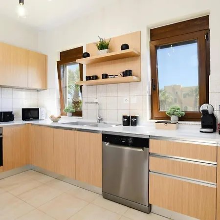 Angelika Lindos By Pefki (Rhodes)